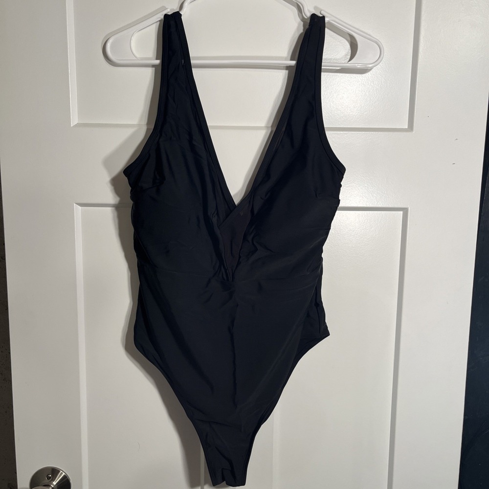 NWT Cupshe Women's V Neck One Piece Black Swimsuit Mesh Detailing Size Large